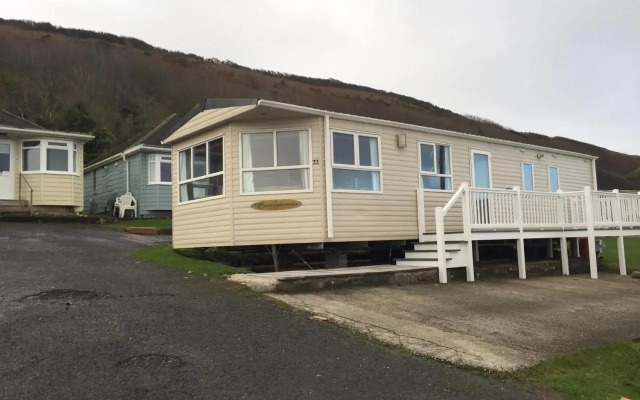 'Hartland Caravan' with Sea Views