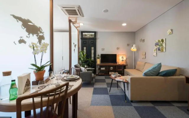 CN150 boutique studio, charming flat