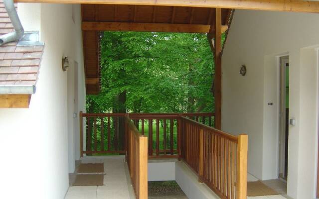 Domaine De Chantemerles