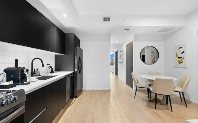 Luxury Studio with City & Bay Views