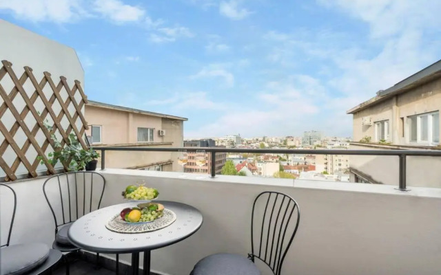Sunny 3BR Midtown Flat - Amazing View Balcony