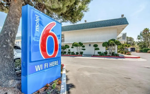 Super 8 by Wyndham Tracy