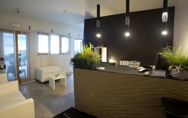 Aparthotel Lacroma