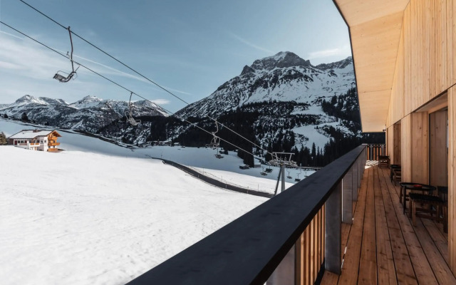 Burgi's - Adults only