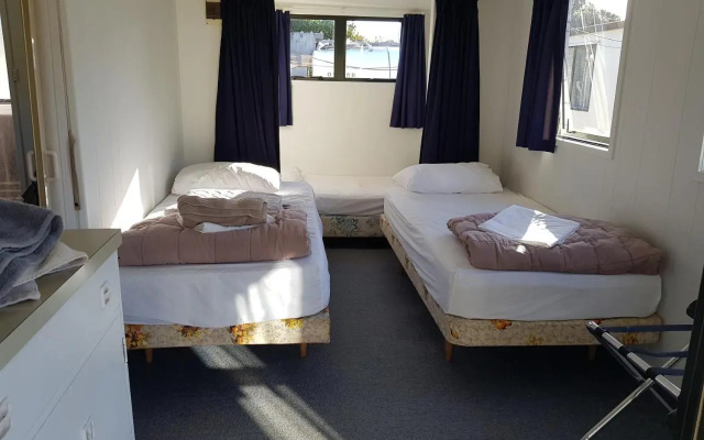 Te Puru Holiday Park – Guest Rooms – Te Puru