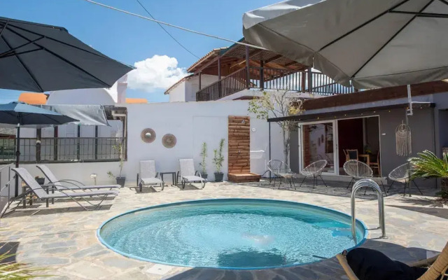 Three Waves Maisonettes Manoussos