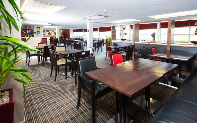 Holiday Inn Express Milton Keynes by IHG