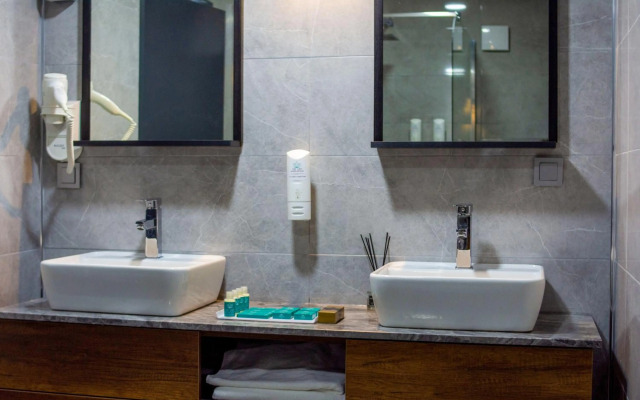 The Life Hotel & Spa