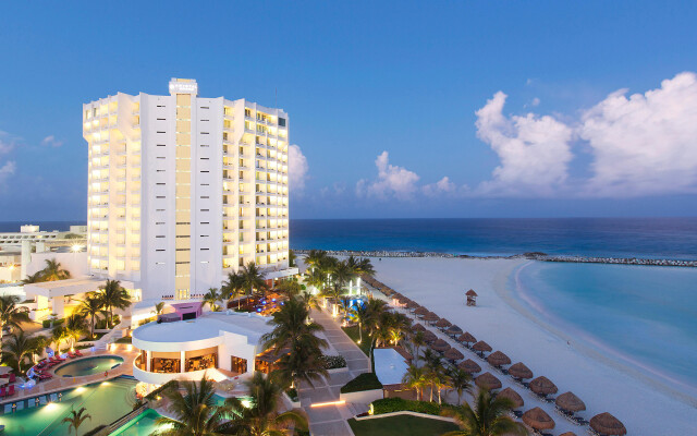 Krystal Grand Cancun