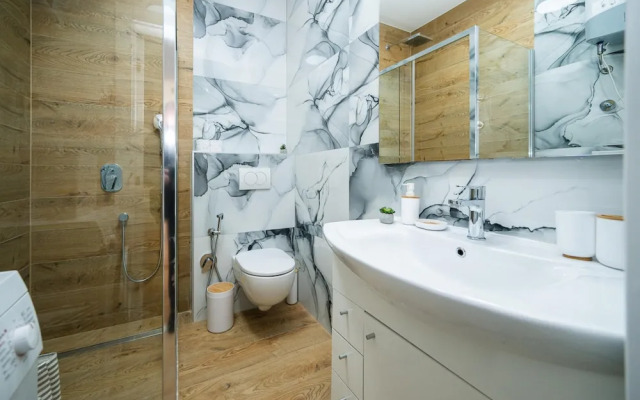 Design 150m2 Three-bedroom Apartment - Main Street