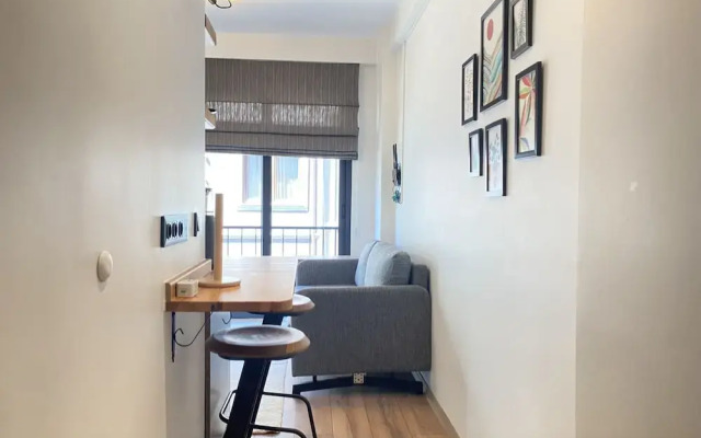 Cozy Flat W French Balcony 5 Min To Istiklal Ave