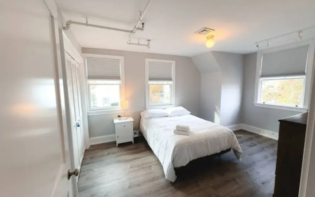 Water Access 5-bed 2-bath Retreat