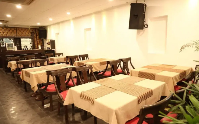 Arch Farmhouse Inn NH 8