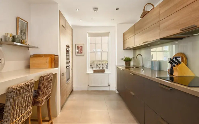 Nash House - Seafront With Parking Close to Town