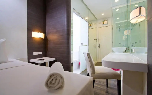 Ellis Econotel