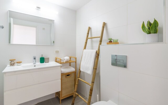 Sunlit Balcony & Coastal Charm by Sea N' Rent