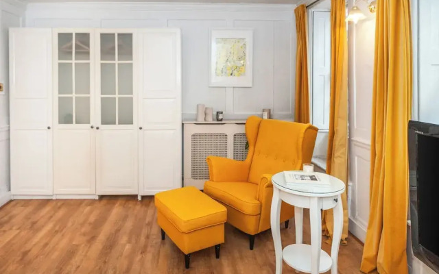 Spacious 3BR 2BA Flat in Central Soho