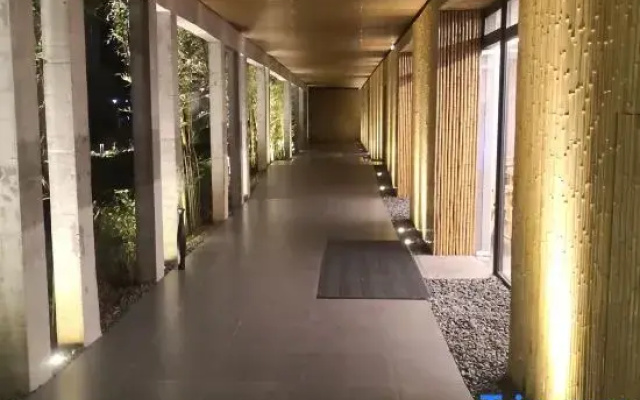 Huaren Yiju Smart Hotel (Lottonian Medical Care Cultural Village)