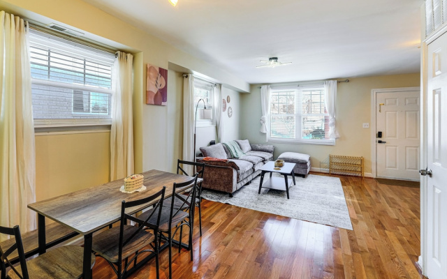 6 Mi to Smithsonian Museums! Convenient Townhome