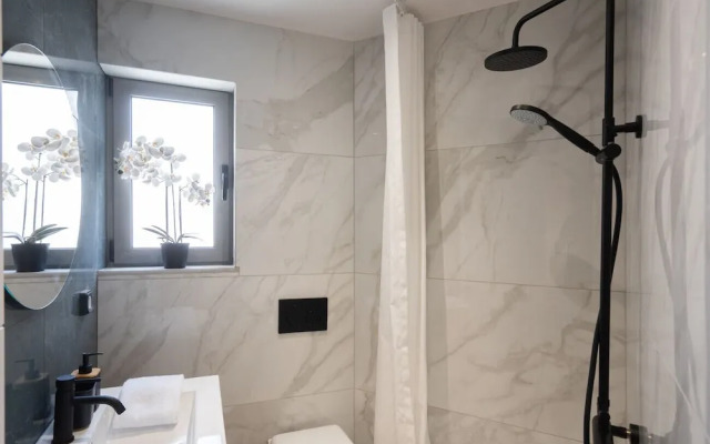 LIV - Prime Central Athens Studio S8-2a