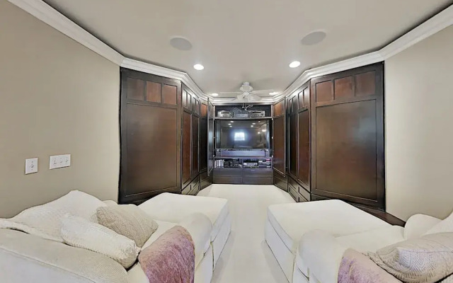 8131indi 2 Bedroom Home