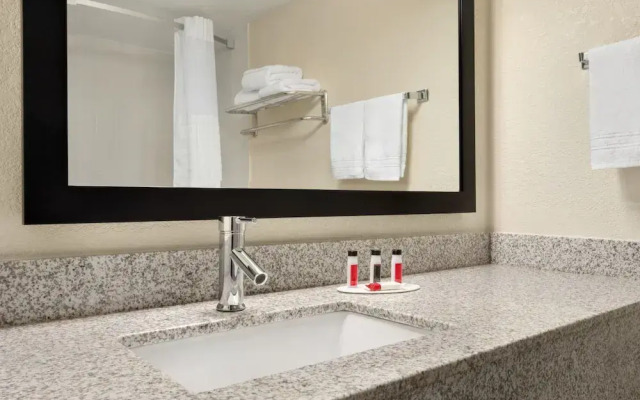 Super 8 by Wyndham Des Moines