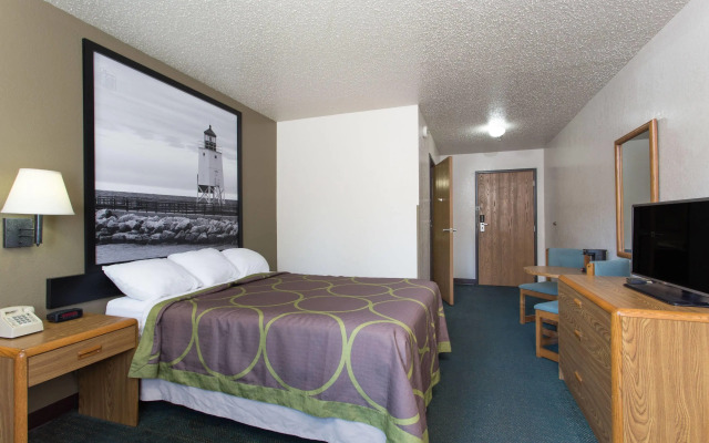 Super 8 by Wyndham Houghton Lake