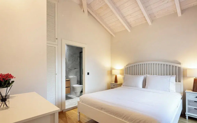 Artemis Apollonas Villa