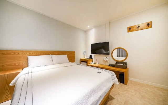 Geojedo Jangseungpo Hotel Carara