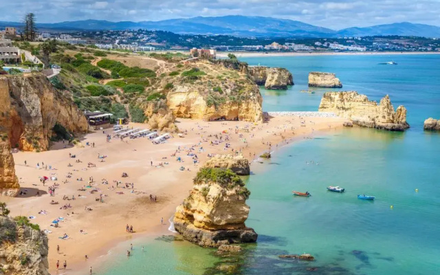 Carvi Beach Hotel