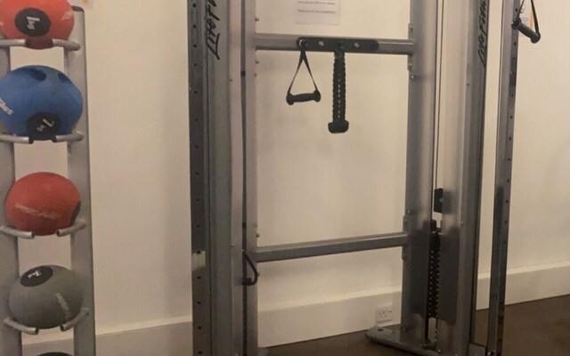 Lovely 1-bed Apartment Canary Wharf in London