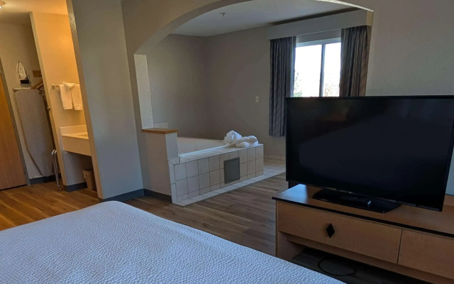 Days Inn & Suites by Wyndham Castle Rock