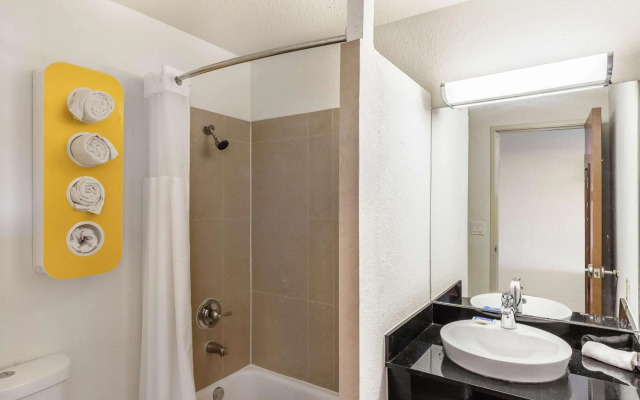 Motel 6 Dallas, TX - South