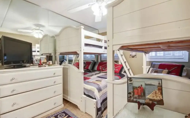 Amelia South H6 by RedAwning