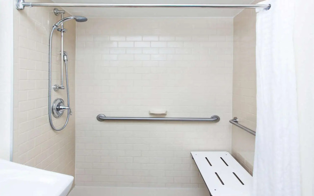 Sonesta Simply Suites Detroit Novi