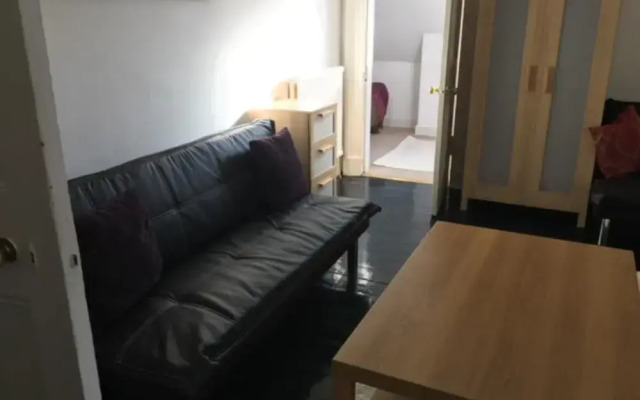 Spacious 4 Bedrooms Apartment in City Centre