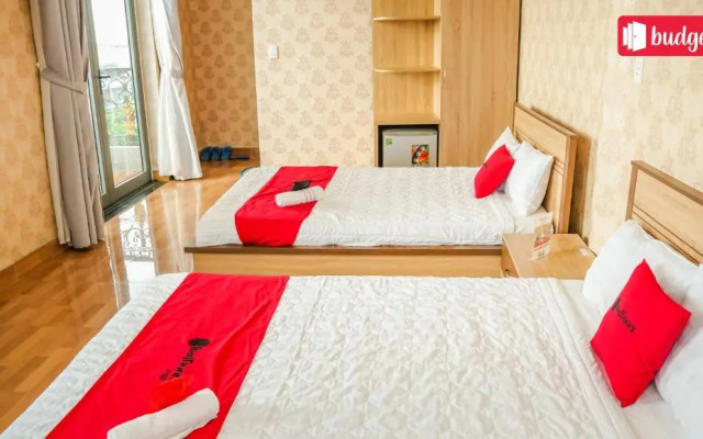 RedDoorz Bich Thu Hotel