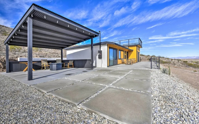 Hilltop Oasis w/ Sweeping Landscape Views
