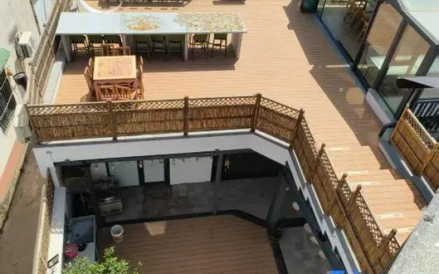 Bamboo Vista Elegant Courtyard