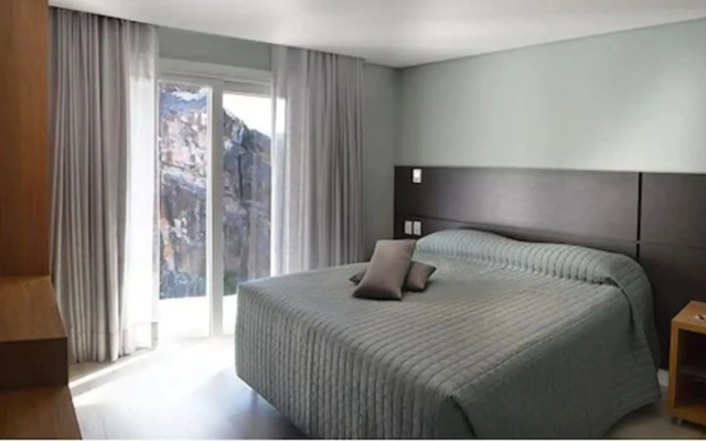 Sky Palace Hotel