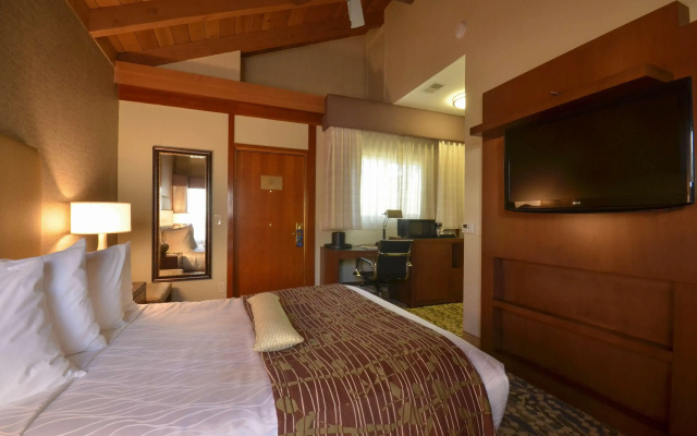 Best Western The Inn & Suites Pacific Grove