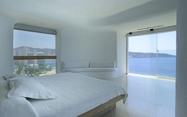 Luxurious Oceanfront Penthouse with Private Pool