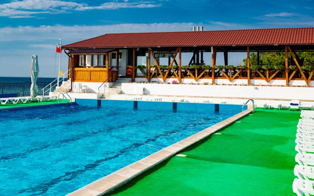 Zolotoj bereg(Evpatorija)