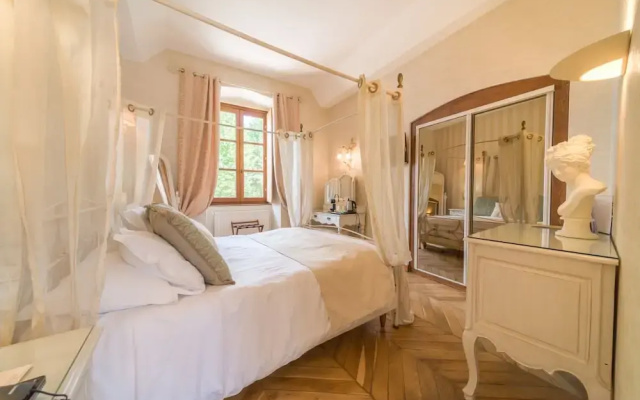 Chateau Chapeau Cornu