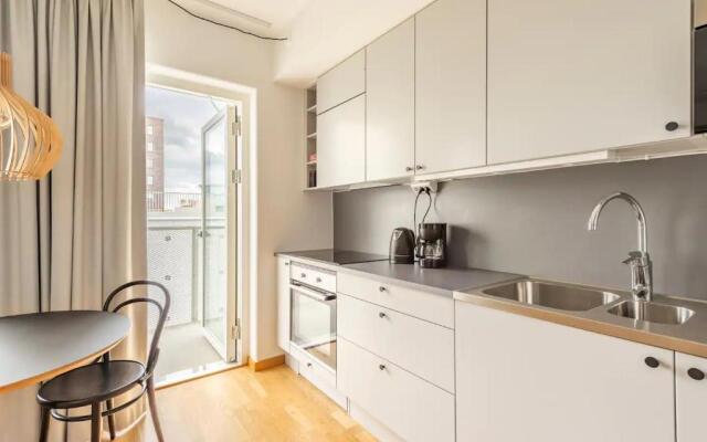 Luxury Business Studio Apartment - Garden View