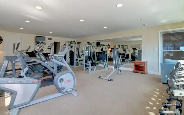 Waves Oceanfront Resort