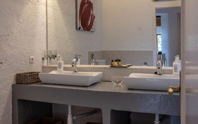 Opulent Villa in Casares With Luxurious Pool House & Jacuzzi