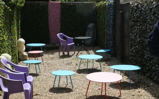 Hare & Barrel Hotel
