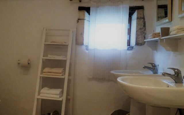 La Grange De L’etang Des Faures