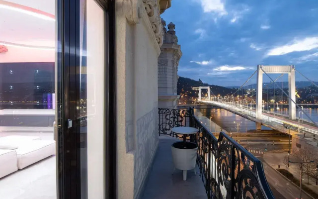Luxury Penthouse In Downtown